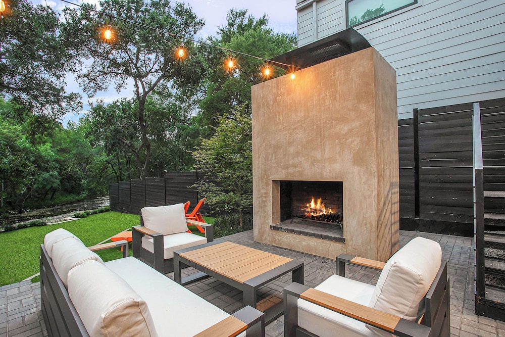 ATX South Lamar Creekside with Hot tub