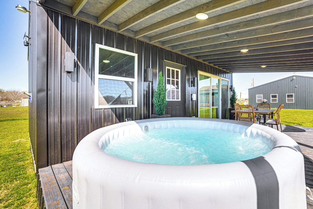 6 Mi to Lake Tawakoni: Texas Family Home