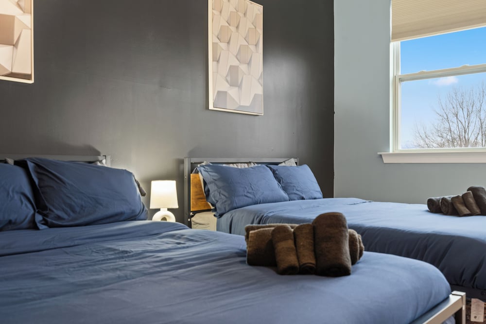 Luxe 3BR Townhouse in Camp North End