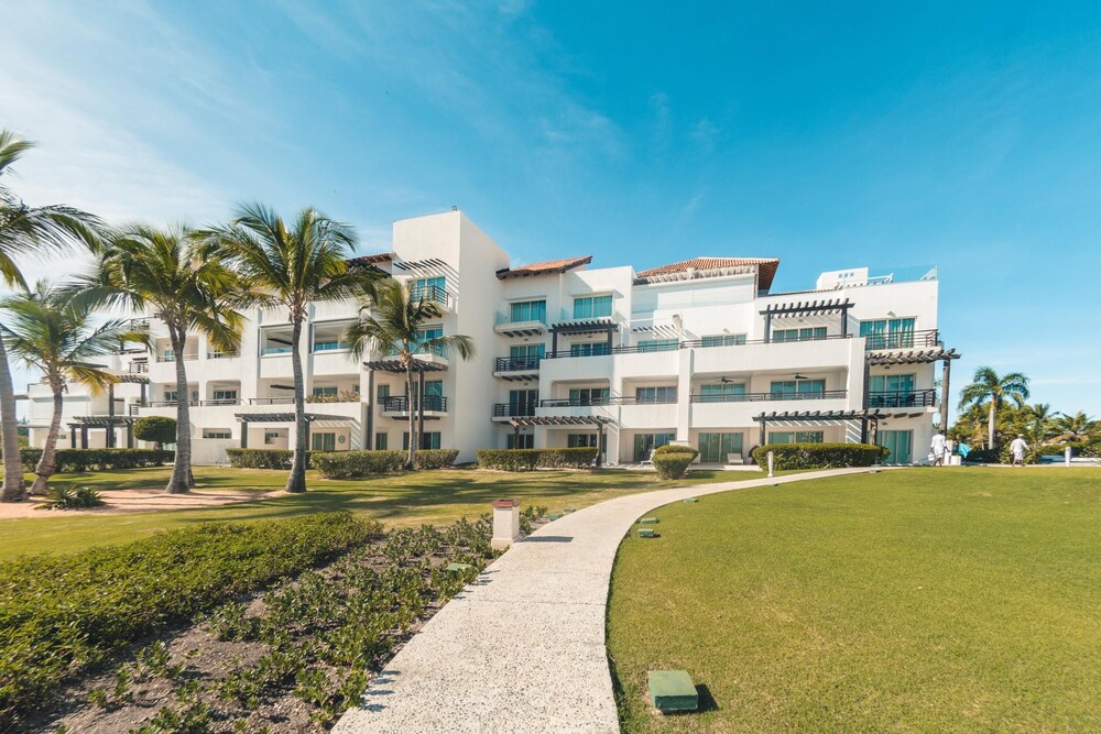 Modern Studio With Ocean View in Punta Palmera