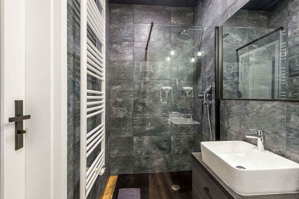 Manhattan by Kairos Apartments
