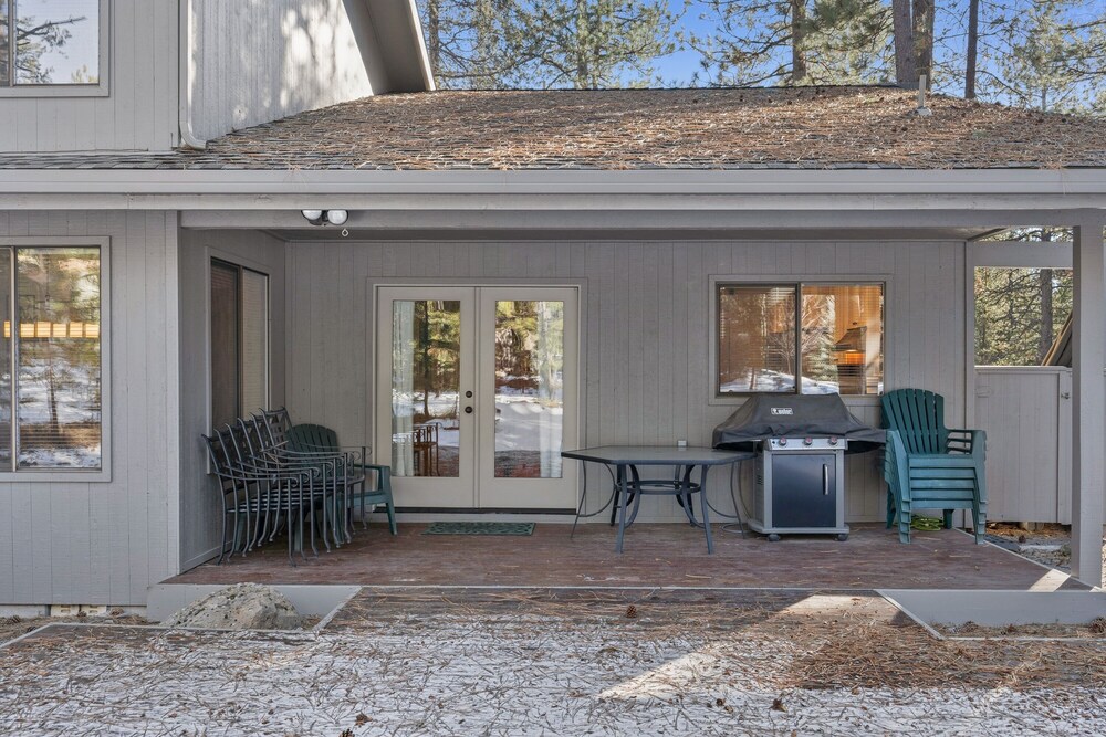 14 Mt Hood Lane 3 Bedroom Home by RedAwning view 4