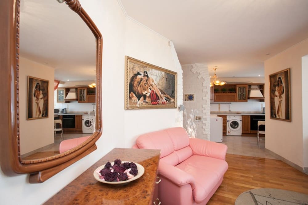 InnHome Apartments - Revolution Square