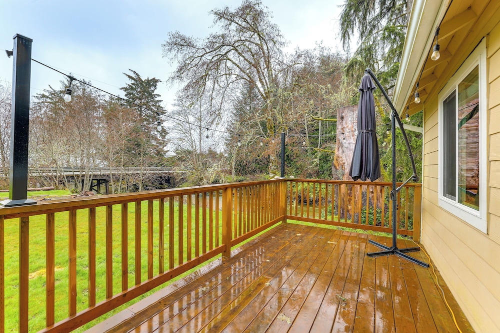 Walk to Beach: Creek-front Sekiu Home w/ Fire Pit!
