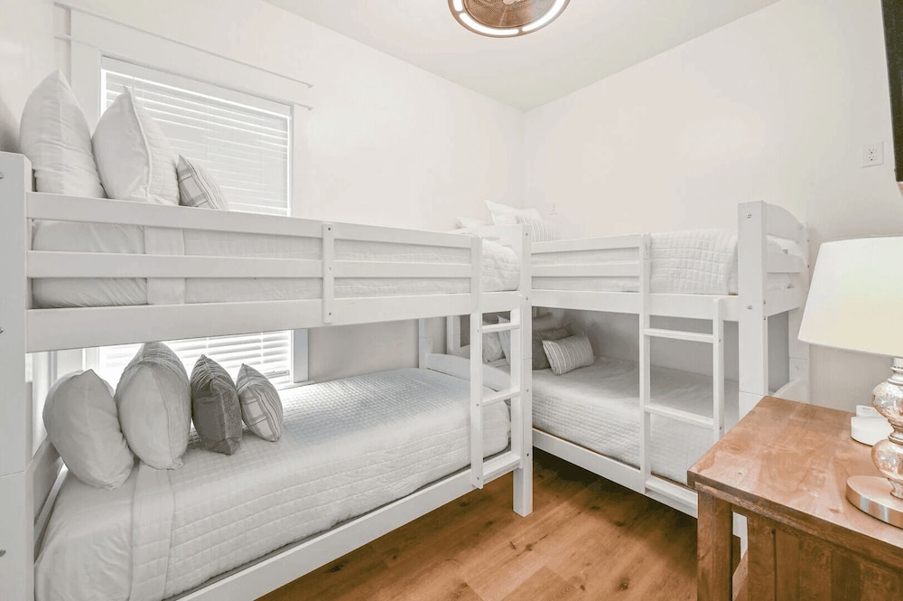30A Shady Palms by Avantstay Boat-friendly w/ Heated Pool
