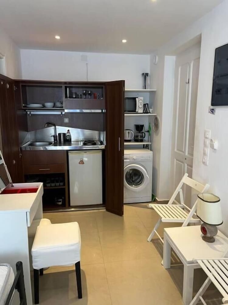 Naousa Center Living