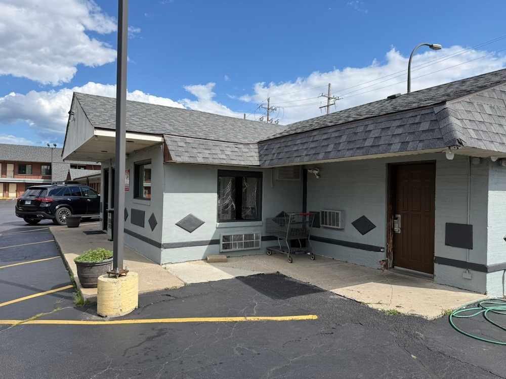 Hotel O Miami Inn & Suites Chicago Midway Airport