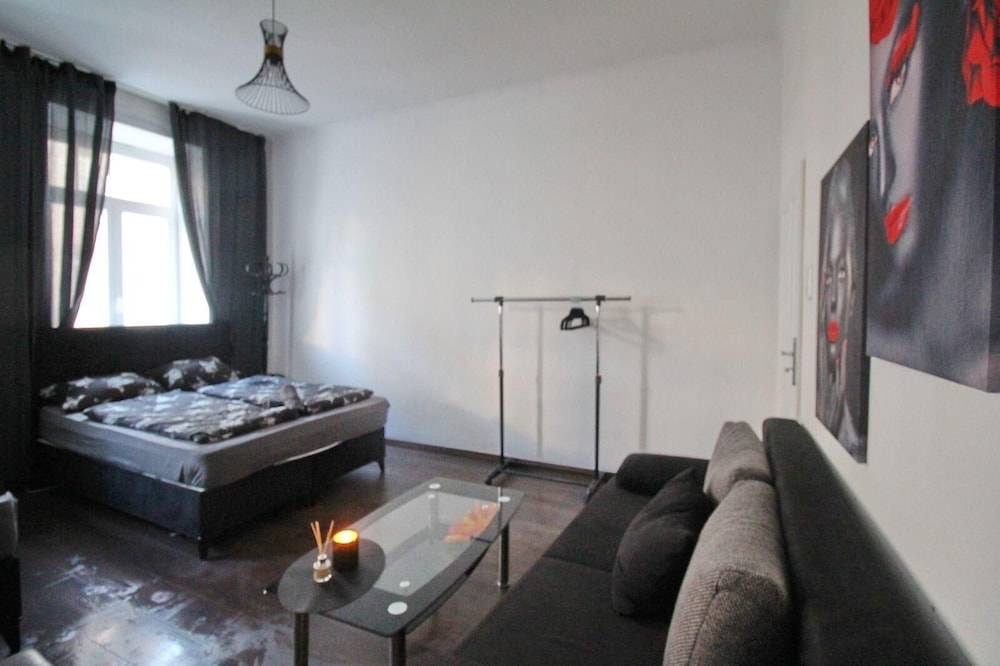Premium 1BR Stay for 5 Prime Location