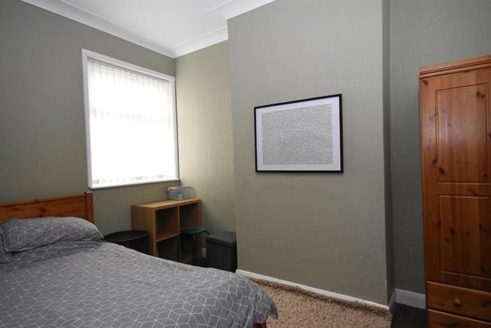 Spacious Coventry House With 4 Bedrooms view 5