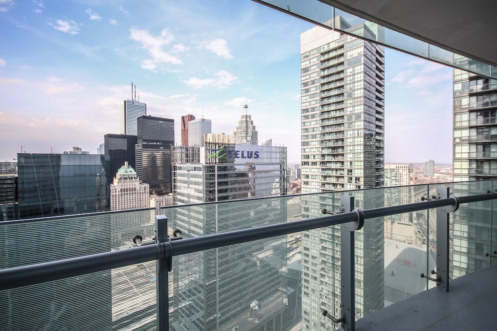 Sarkar Suites - Entertainment District