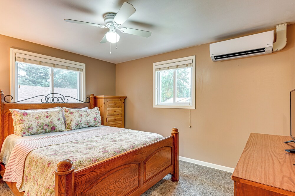1 Mi to Dtwn: Suburban Home w/ Yard in Owosso