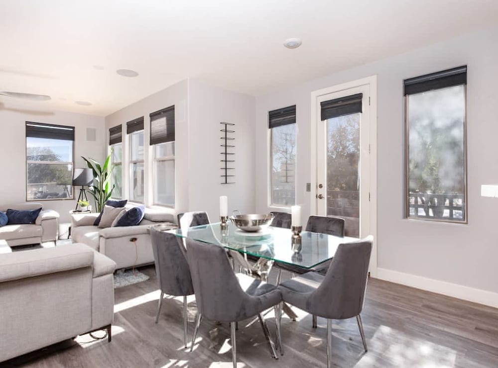 Lux Scottsdale Condo Overlooks 9th Hole Near Golf