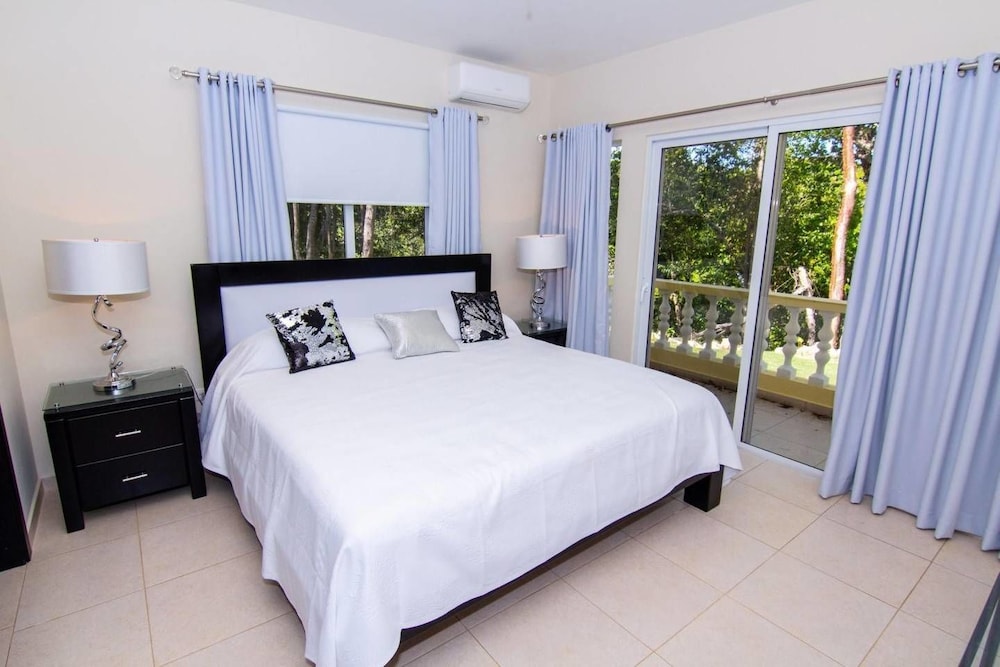 Private and Spacious 5 Bedroom Villa view 2