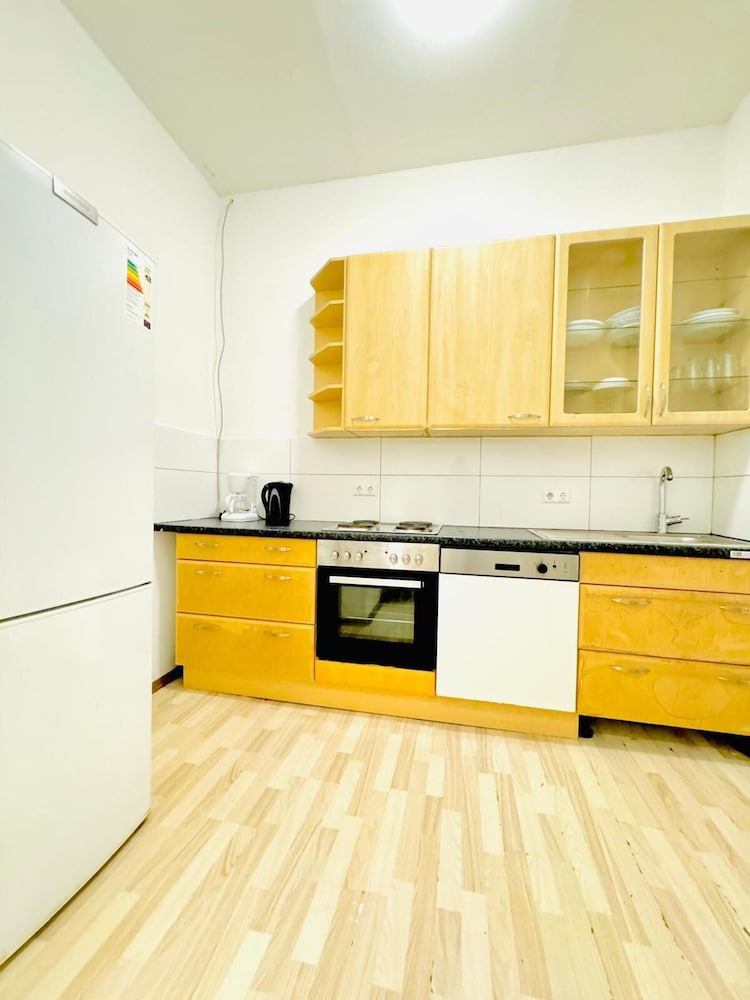 4BR Apartment for 8 Near FAC Platz