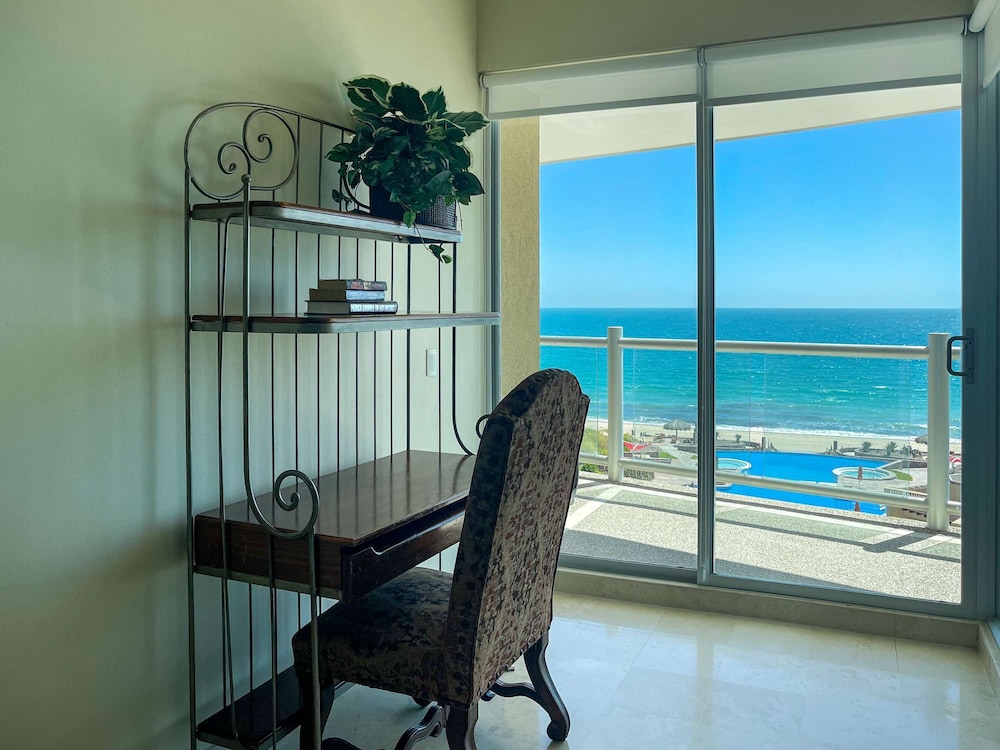 Hidden Gem Condo With Pools Private Beach