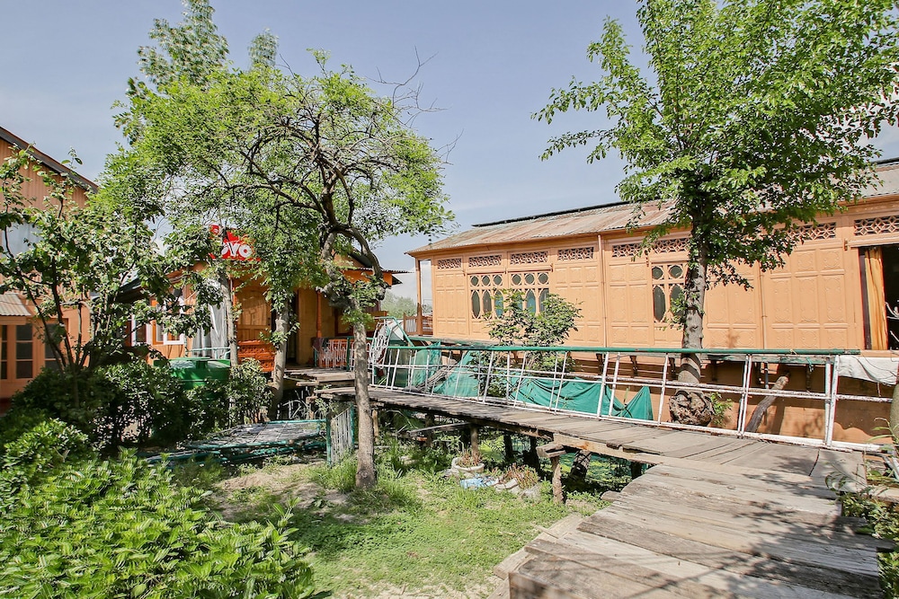 OYO 6410 Amina HouseBoat view 2