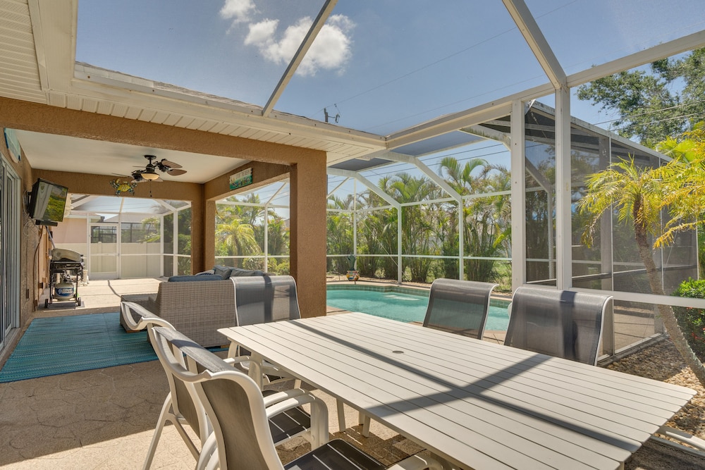 Family-friendly Home  10 Mi to Dtwn Cape Coral - Property Image 12