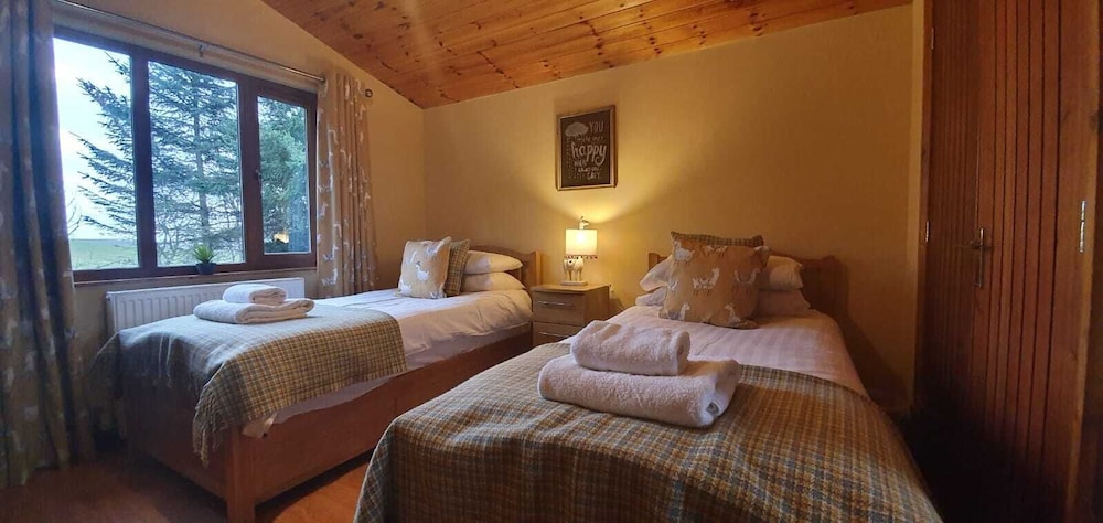 Kingfisher Lodge With Hot Tub Near Cupar, Fife view 3