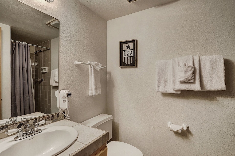 Pet Friendly Ski-In Ski-Out Right By The Lift and Golf Course - FP310 by Redawning