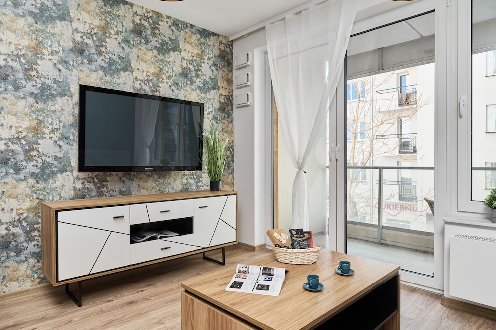 Stylish Apartment Wroclaw by Renters view 4