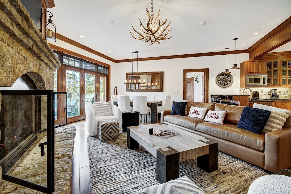 Ski-in Ski-out 1 Bdr+den In Exclusive Horizon Pass 1 Bedroom Condo by RedAwning