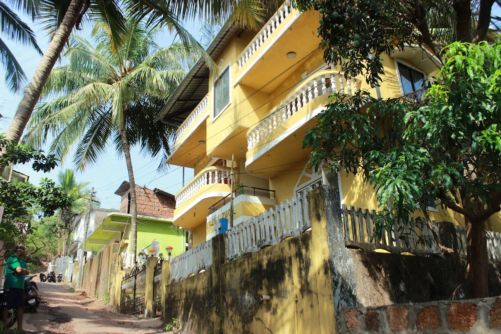 OYO 9358 Home Designer 1BHK Candolim