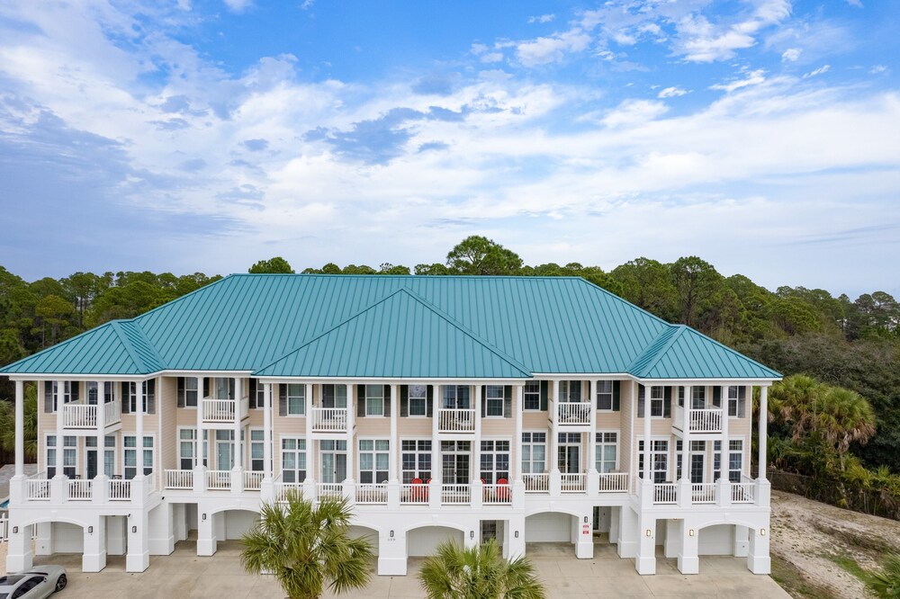 Tidal Charm by Avantstay Walk to Beach, Community Pool, Balcony, Ocean Views view 5