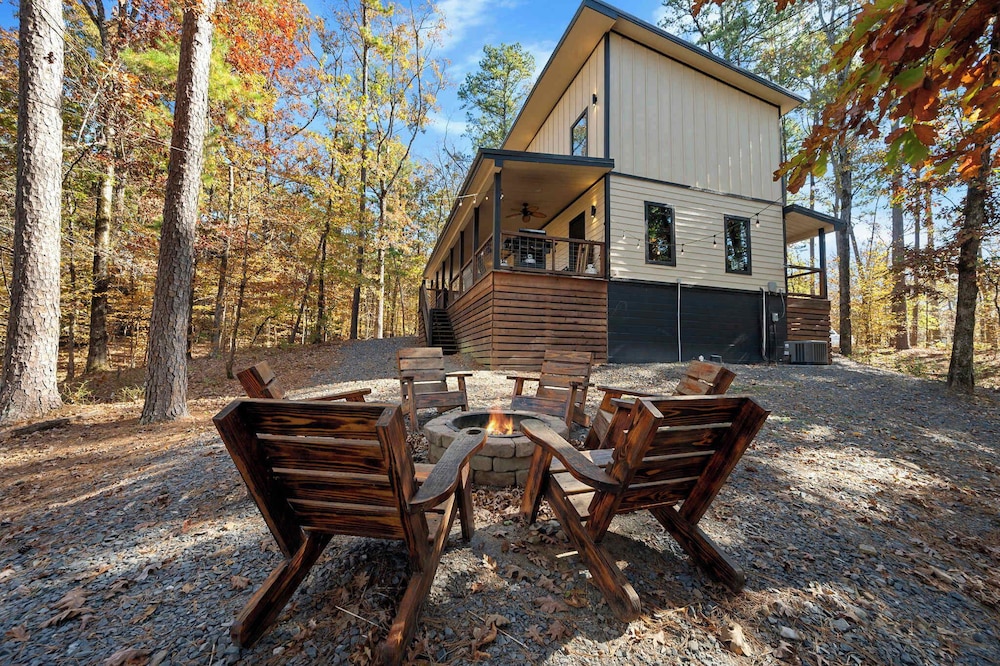 Feelin' Froggy Cabin for 11