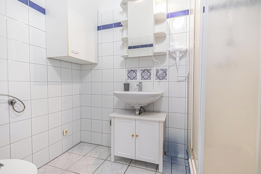 Modern 2BR Apt Longstay Sleeps 5