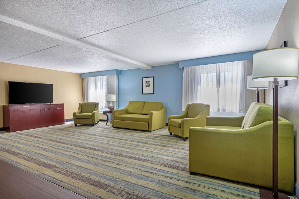 Lexington Vacations - Clarion Hotel Conference Center - North - Property Image 57