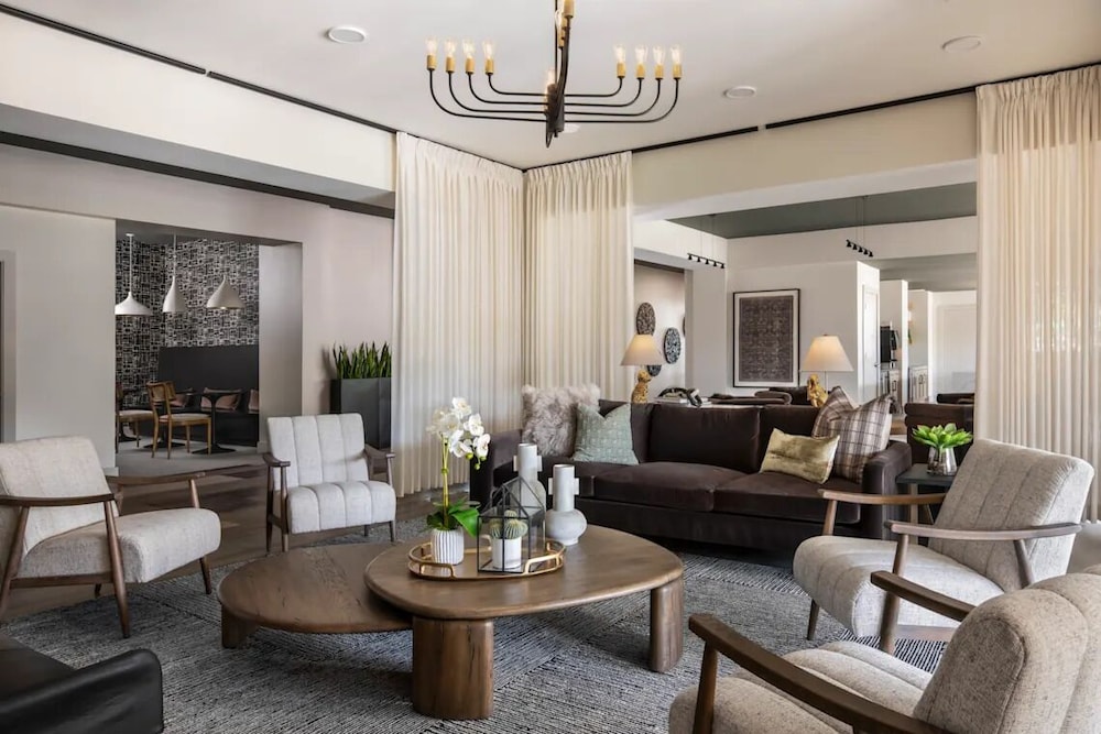 Landing Amazing 1bd, Clubhouse, Gym