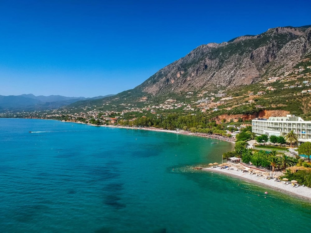 Seaview Heaven - Poolside Bliss by the Beach