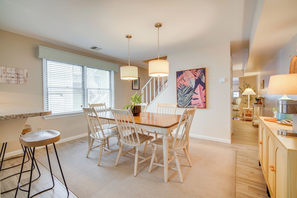 Steps to Beach: Townhome w/ Balcony in Ocean City