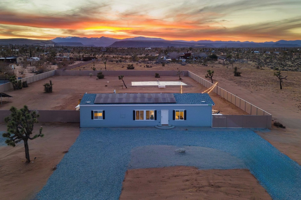 Pool, Spa, Pickleball & Piano Near Pioneertown Harmony House by Avantstay