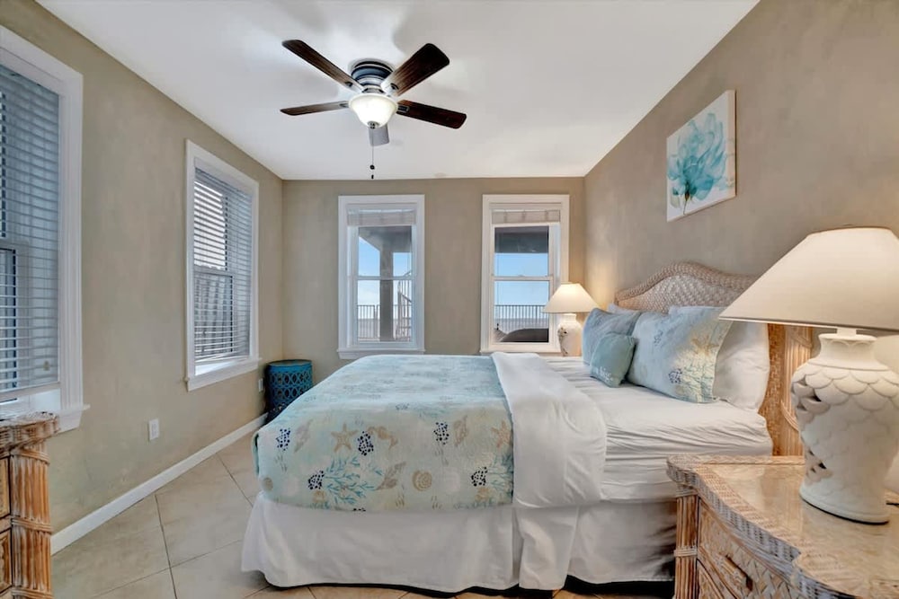 Stones Throw Beachfront Family Suite 3 Views