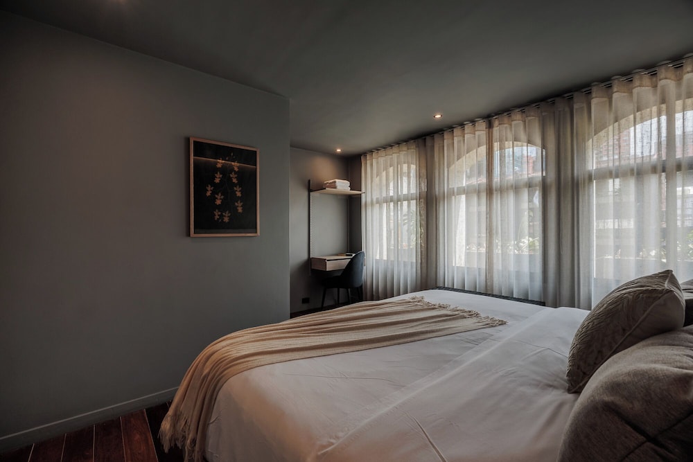 10th Street 3 Bedroom Jacuzzi & Billiard