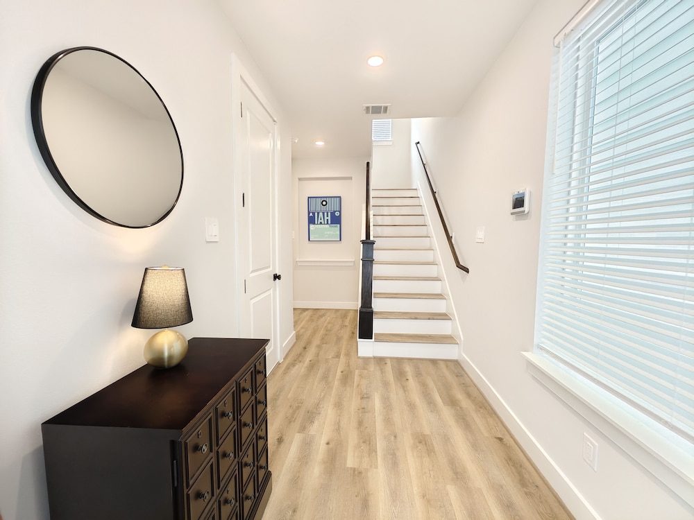Northside Retreat Chic 3 Bdr, Pet Friendly! - Image 2