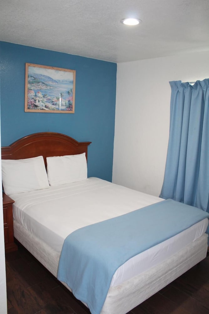 Oceanside Inn and Suites