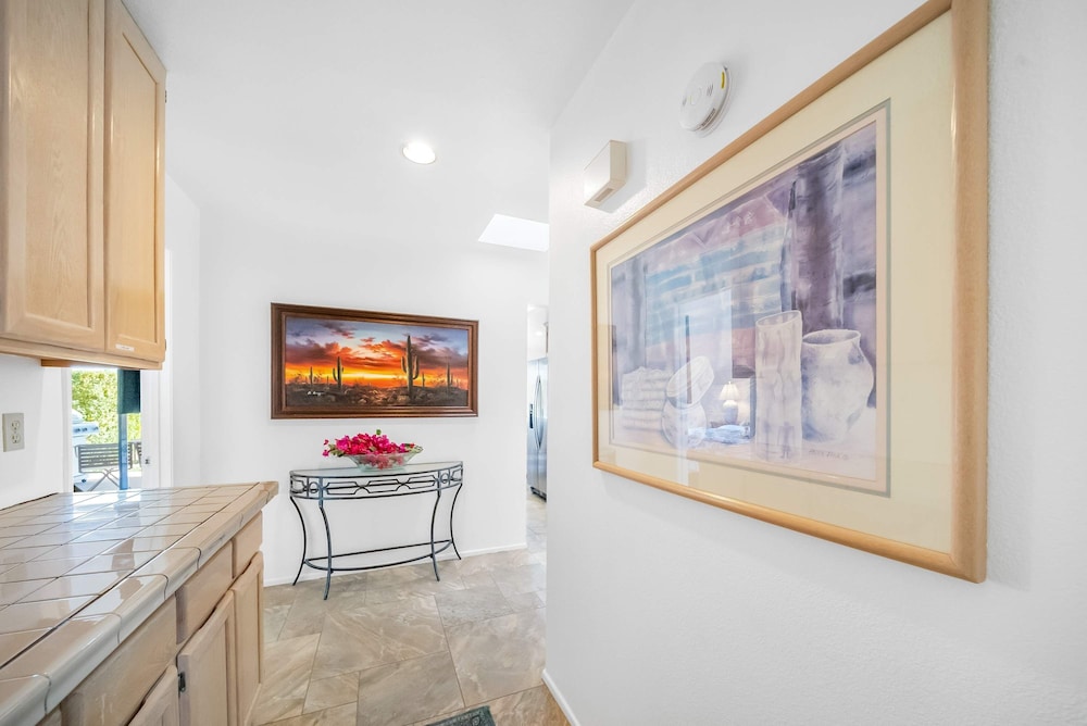 Charming Condo With Golf Course View