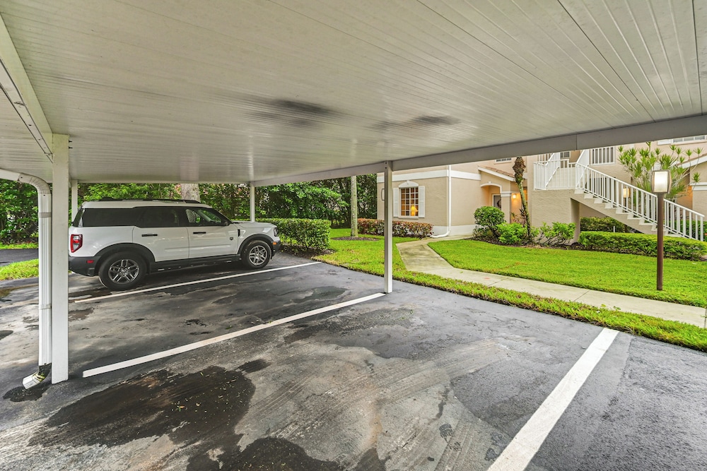Golf, Swim & Relax! Condo 8 Mi to Dtwn Naples