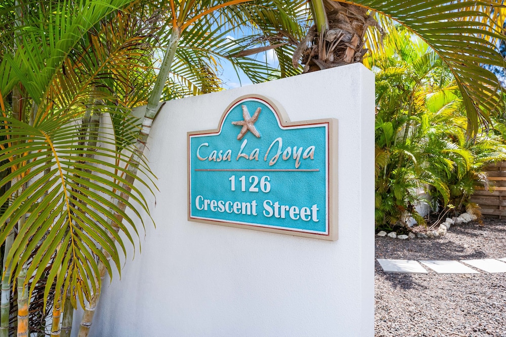 Crescent Street Villas By Beachside Mgt