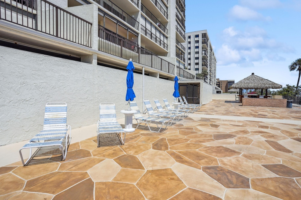 Ocean Sands 1-1002