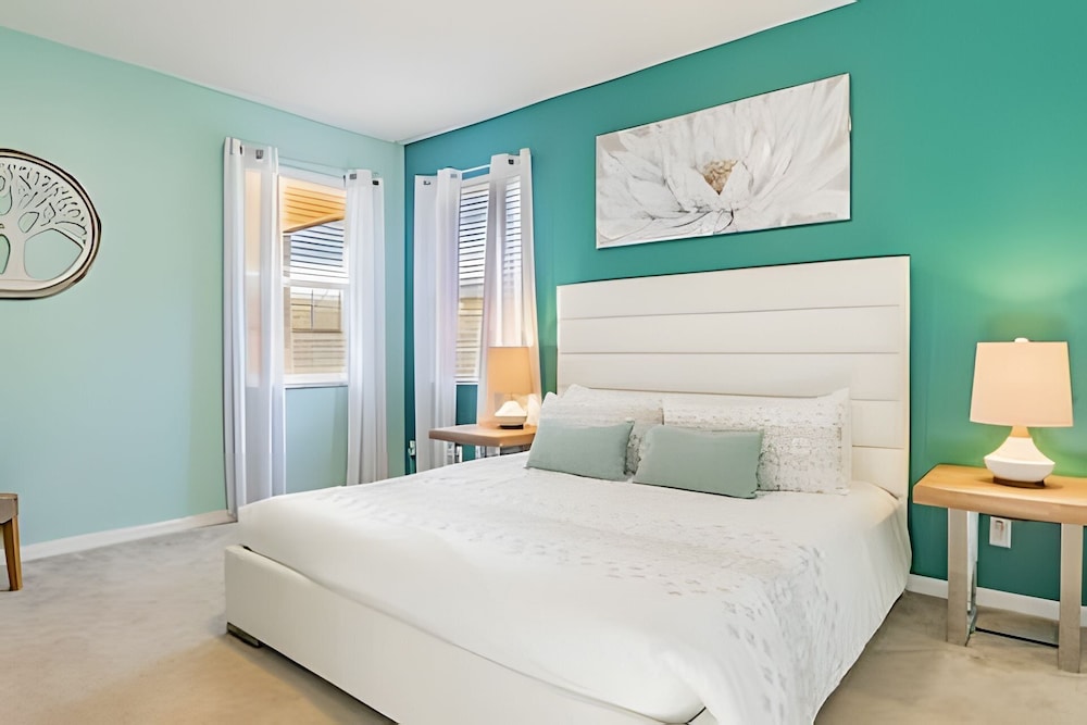 Solterra 6br, 4 Ensuites, Pool & Game Room