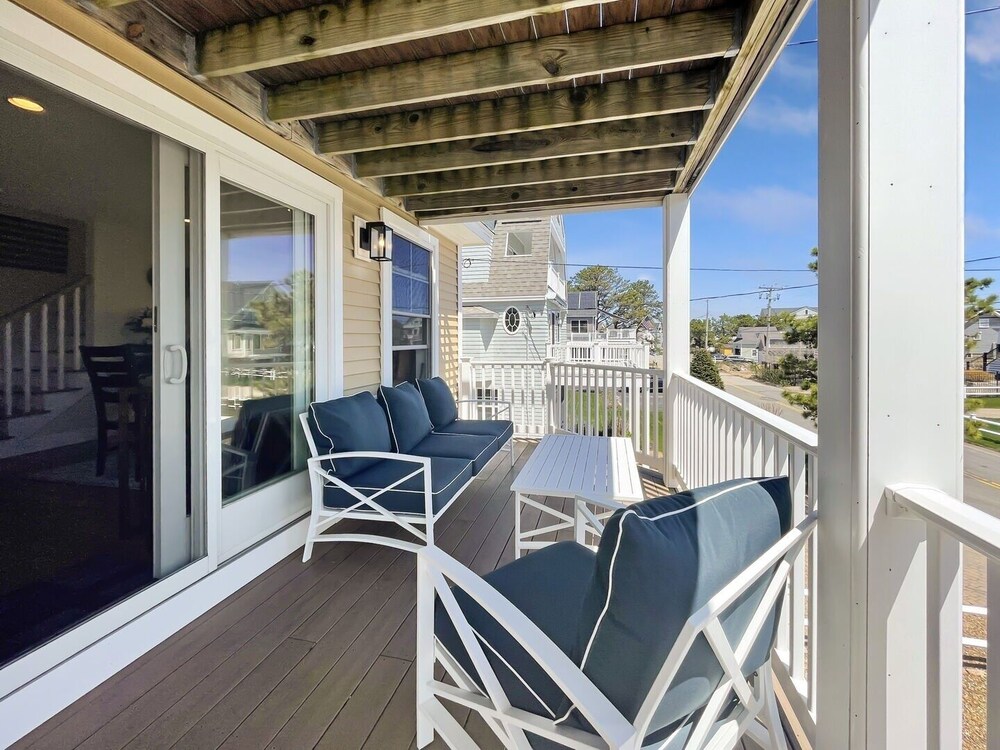 Sunnyside - Home With Ocean View 100 Yards To Moody Beach 5 Bedroom Home by RedAwning - Property Image 12