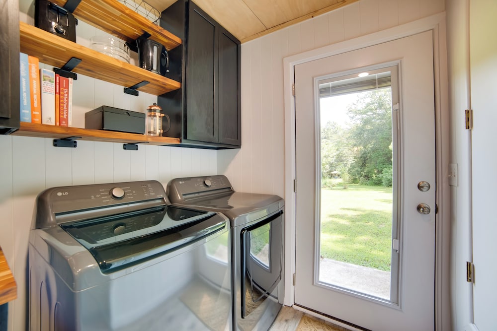 Secluded Getaway on ~10 Acres in The Piney Woods!