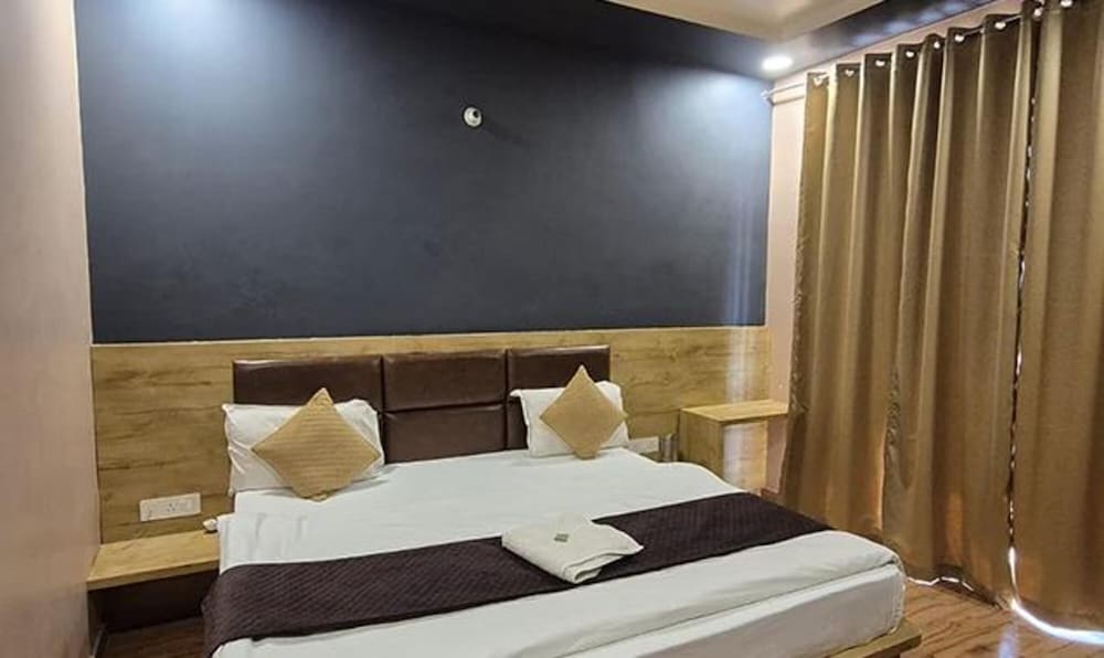 Fabhotel Devi Residency