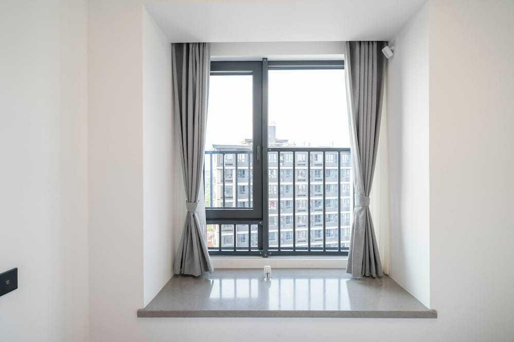 Tyms Hongqiao Deluxe 3BR 2BA APT