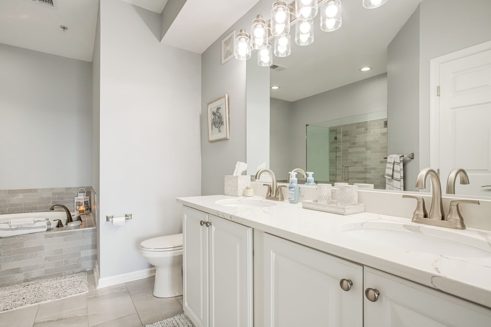 Ocean City Condo w/ Pool & Private Beach Access
