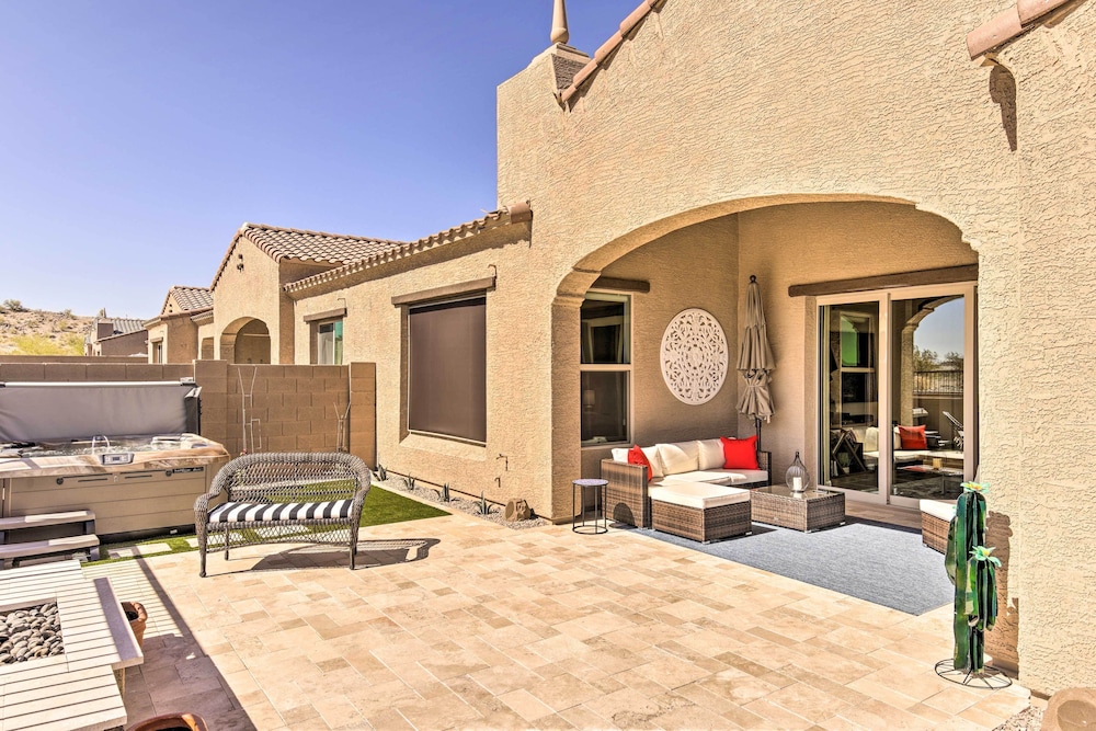 Goodyear Getaway w/ Hot Tub on Public Golf Course! view 3