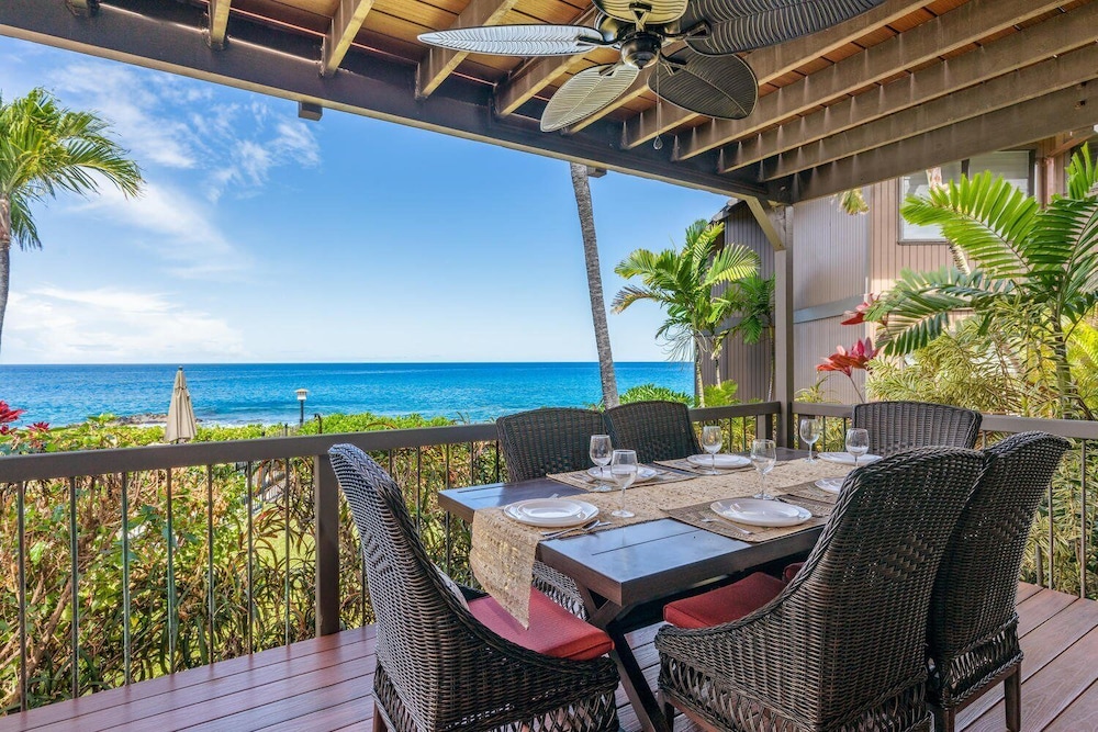 Air-conditioned Ocean Front Hawaii Townhome! - Sleeps 6 - Vrkcv